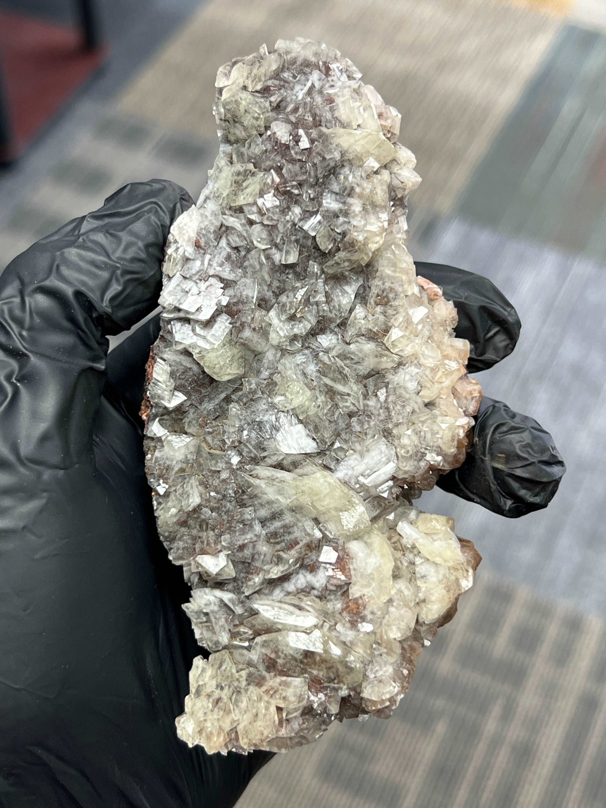 Hemimorphite on Hematite