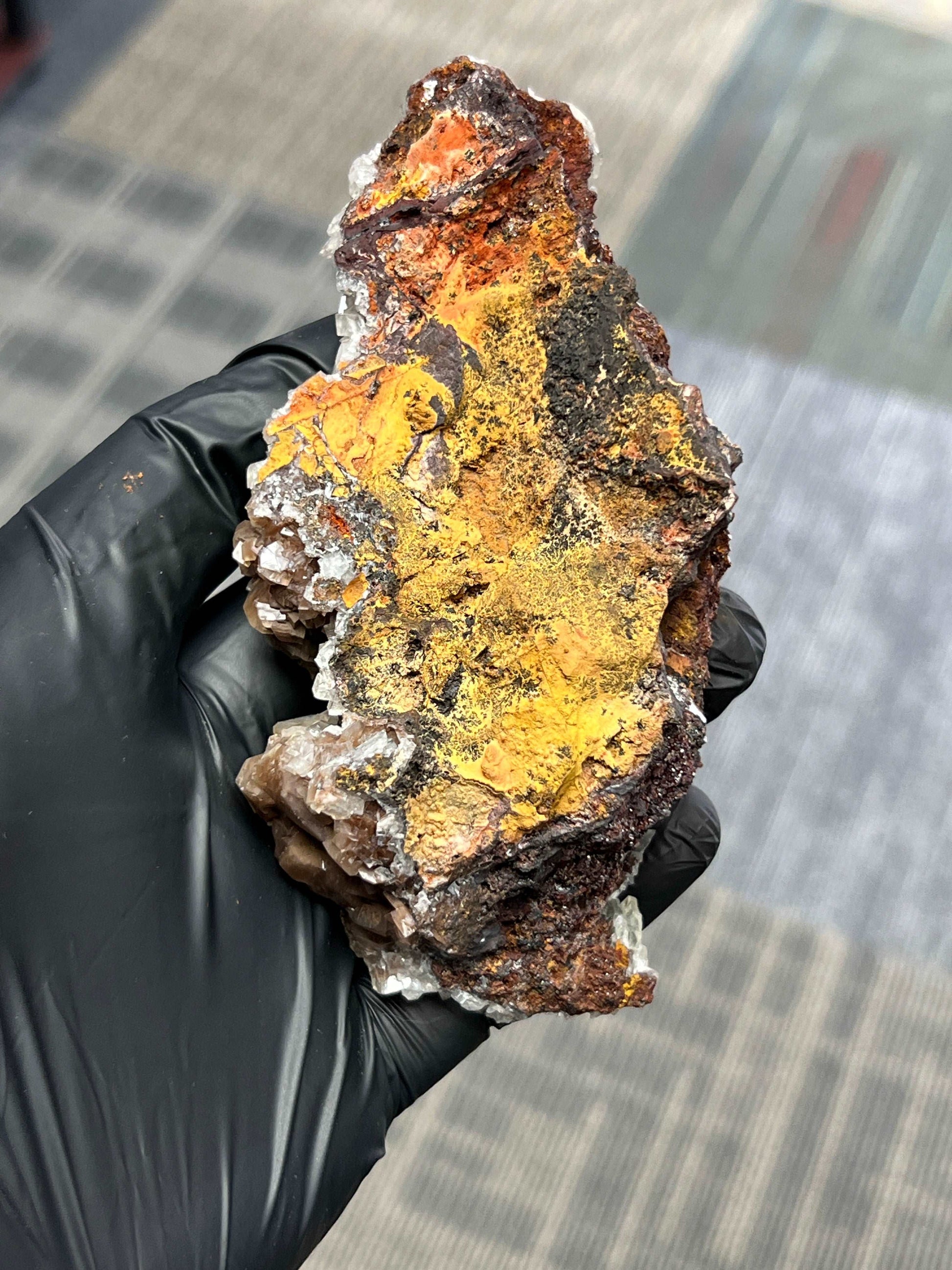 Hemimorphite on Hematite