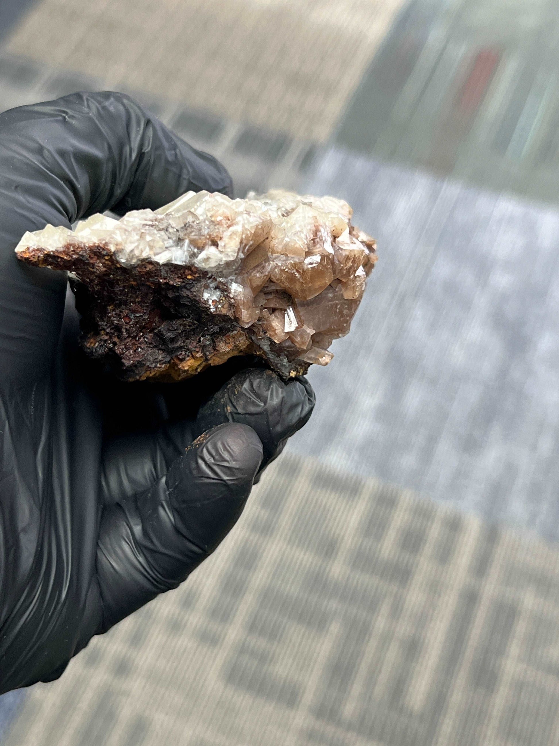 Hemimorphite on Hematite